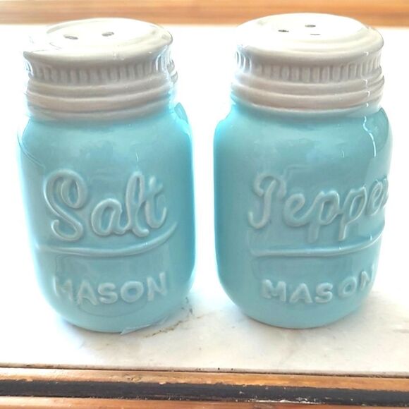 Mason Jar Ceramic Salt and Pepper Shakers - Picture 1 of 7